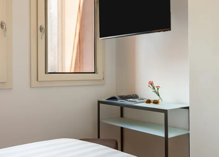 Luxury Rom
