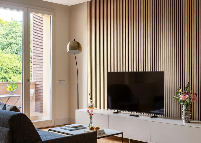 Luxury Apartment *