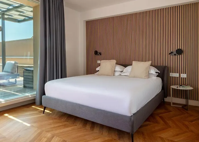 Luxury Rom