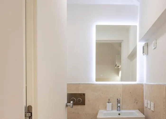 Luxury Rom